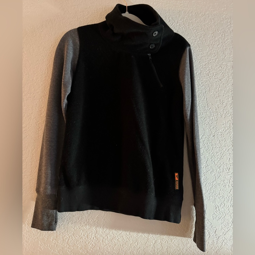 Holden Outerwear pullover size small black and grey